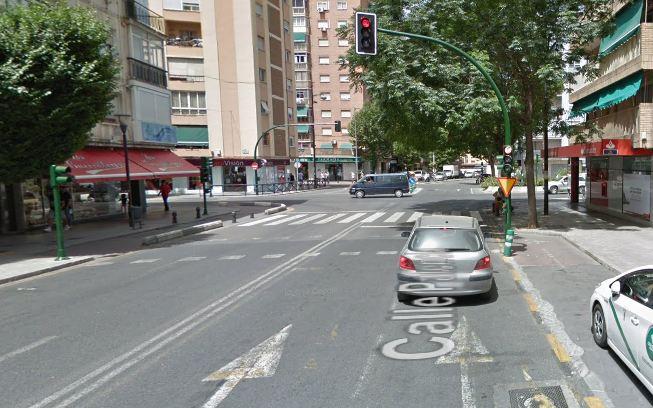 Calle Palencia, en su confluencia con la Avenida de Dílar.