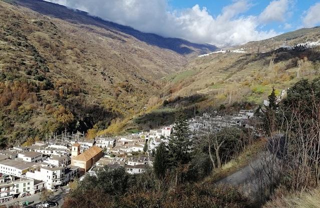 Pampaneira, en primer término, y al fondo Bubión y Capileira. 