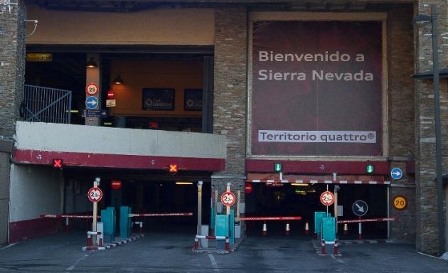 Entrada al aparcamiento de la estación Entrada al aparcamiento de la estación.