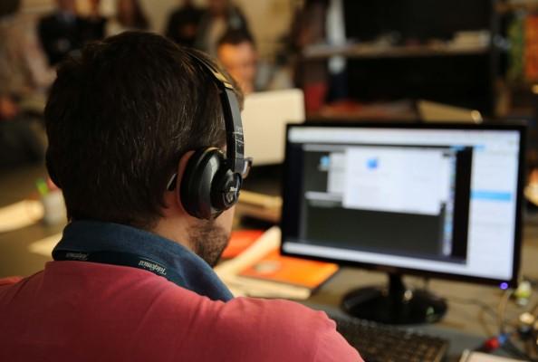 El sector servicios acumuló el mayor aumento de paro El sector servicios acumuló el mayor aumento de paro.