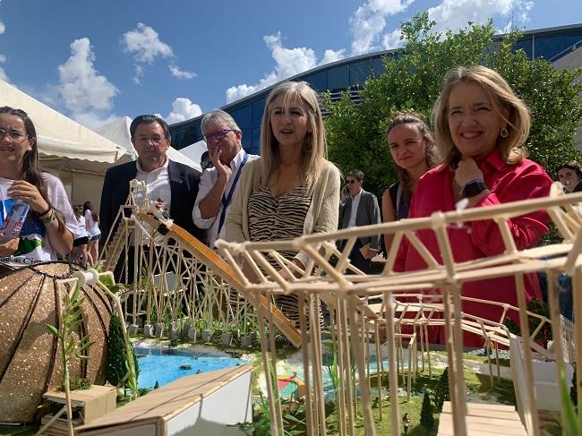 La consejera, en su visita al Parque de las Ciencias.