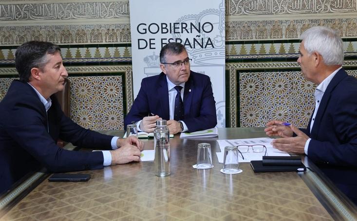 Reunión del subdelegado con responsables de cooperativas. 