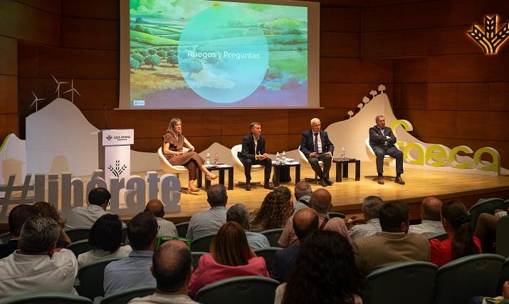 Asamblea de Faeca celebrada este viernes en la Caja Rural.