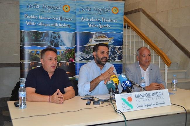 El consejero, junto al diputado de Turismo y el presidente de la Mancomunidad. El consejero, junto al diputado de Turismo y el presidente de la Mancomunidad.