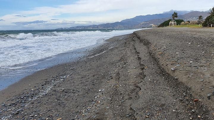 Playa de Motril, tras un temporal. 