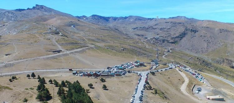 La llegada de la Vuelta a las cumbres de Sierra Nevada, una amenaza a los trabajos de conservación de una zona única.