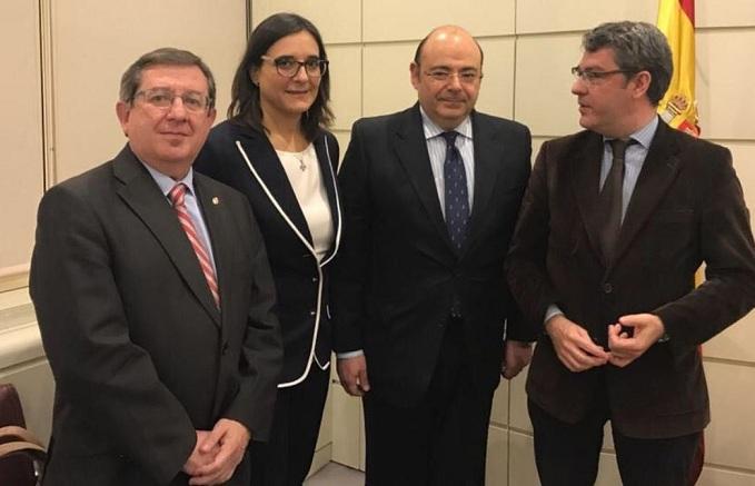 Senadores de Granada del PP, con el ministro Nadal Senadores de Granada del PP, con el ministro Nadal.