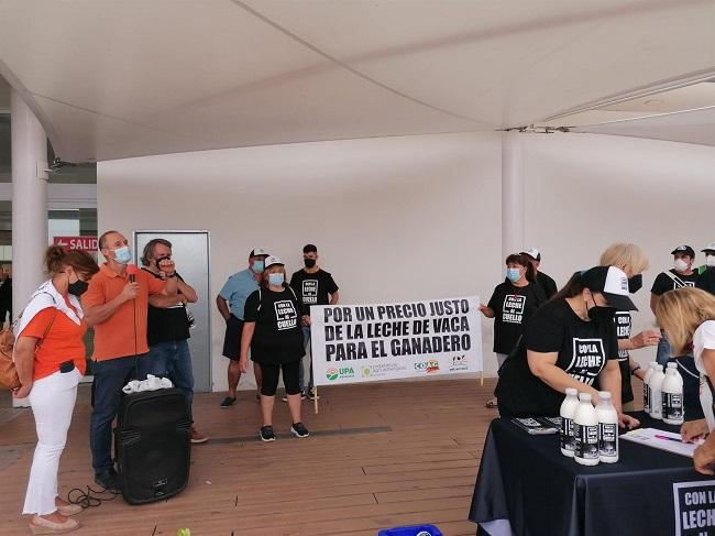 Detalle de la protesta celebrada este lunes en Granada.