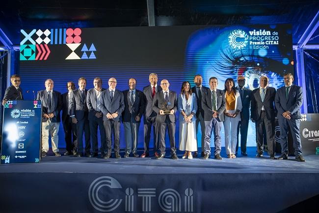 Foto de familia tras la entrega del premio a Enrique Herrera en Citai. 