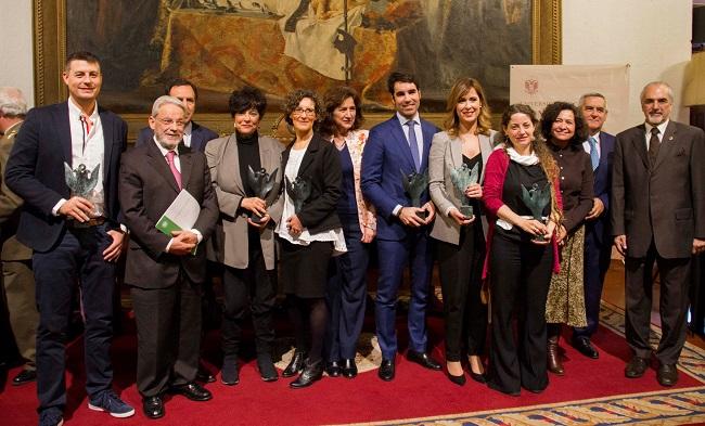 Foto de familia de los premiados.