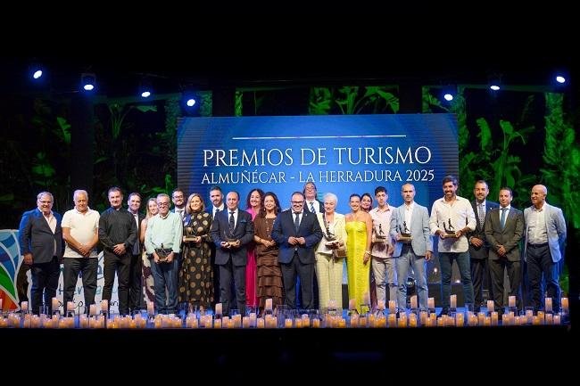Foto de familia de la entrega de los premios de Turismo.