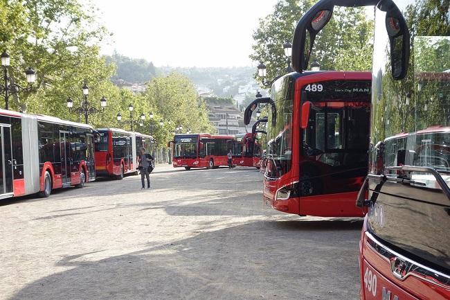 Autobuses urbanos en una imagen de archivo.