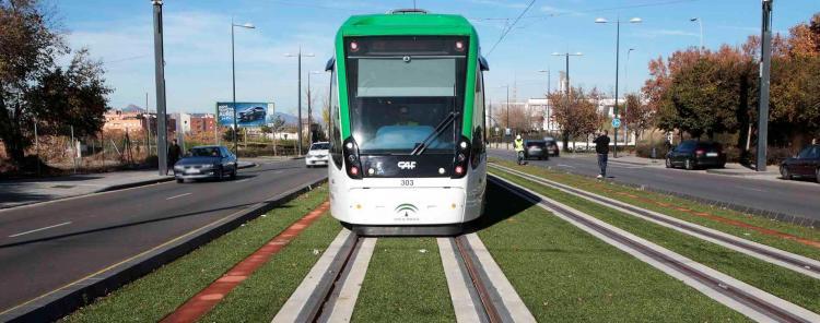 Uno de los vehículos del Metro, en pruebas.