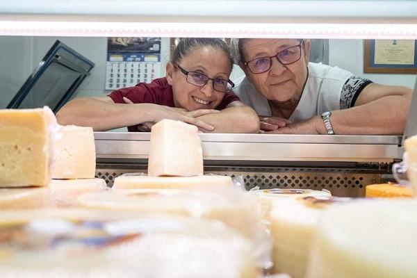 Las propietarias de la quesería premiada. Las propietarias de la quesería premiada.
