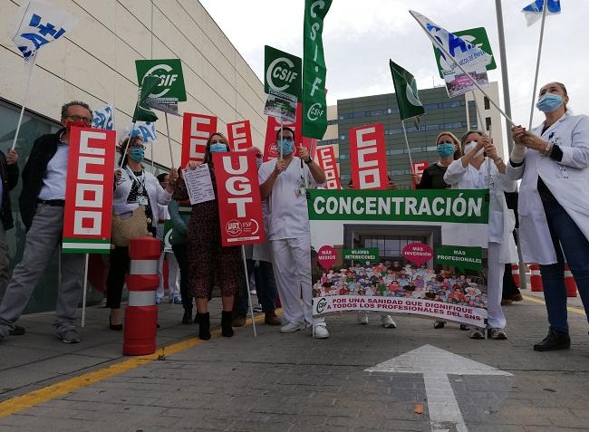 Protesta a las puertas de las Urgencias del PTS.