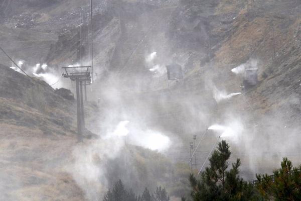 Prueba de los nuevos cañones de nieve el mes pasado.