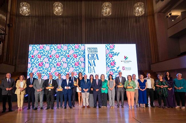 Foto de familia del acto de entrega de los Premios de Turismo.