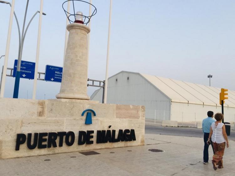 Puerto de Málaga, elegido por la empresa para embarcar el primer cargamento de hierro de las Minas de Alquife.