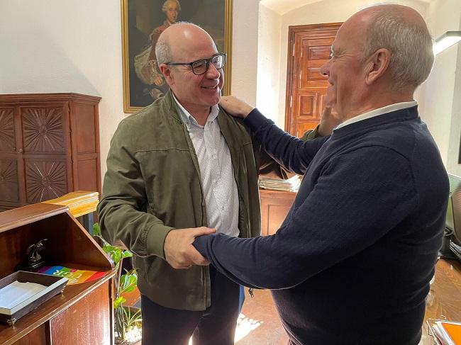 El rector, recibido tras su reincorporación.
