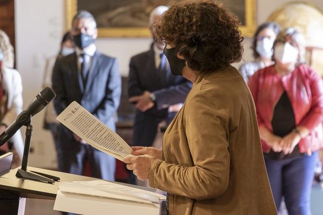 La rectora durante la lectura de la Declaración de Granada. 