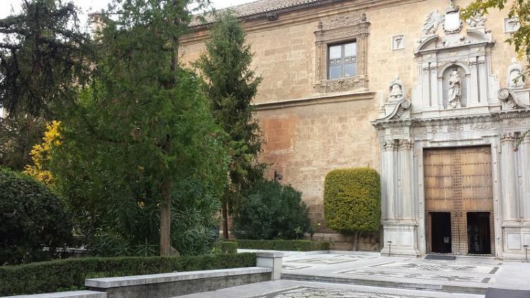 Entrada al Rectorado de la UGR.