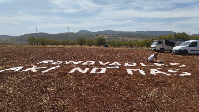 Renovables aquí no más, se leía en su cartel.