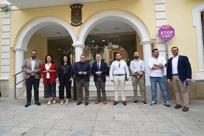 Representantes de la Diputación y del Ayuntamiento de Almuñécar.