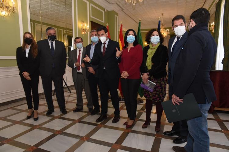 Participantes en la reunión sobre el modelo de ciudad.