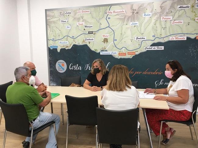 Reunión de las representantes de la Mancomunidad y los regantes.