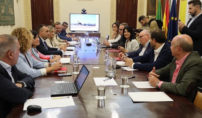 Reunión de la Mesa del Aeropuerto en la Subdelegación de Granada.