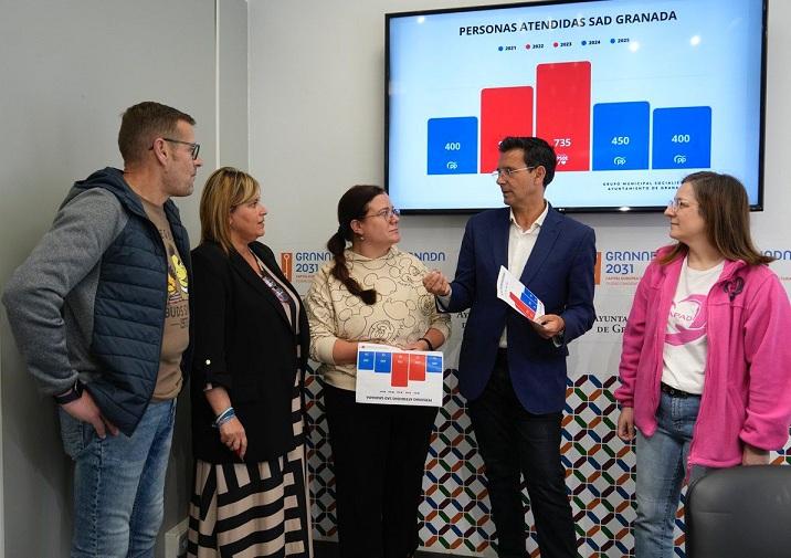 Francisco Cuenca, con miembros sindicales del servicio.