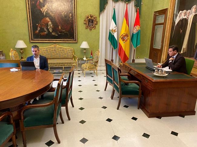 Luis Salvador y Manuel Olivares, durante la reunión.