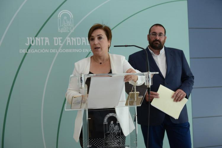 Sandra García, delegada del Gobierno andaluz, junto al delegado de Educación, Germán González. Sandra García, delegada del Gobierno andaluz, junto al delegado de Educación, Germán González.