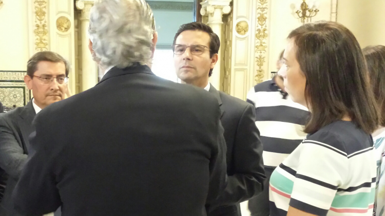 El alcalde y el presidente de la Diputación frente al secretario de Estado de Infraestructuras. El alcalde y el presidente de la Diputación frente al secretario de Estado de Infraestructuras.