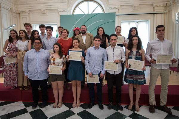 Los alumnos y alumnas distinguidos superaron los 13 puntos en sus notas de acceso.