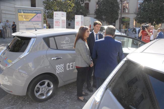 Presentación de los nuevos vehículos no contaminantes de Cervezas Alhambra.