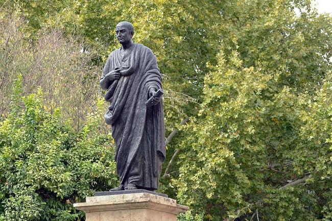 Escultura de Séneca en Córdoba.