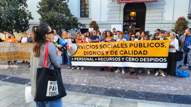 Concentración este viernes de la plantilla municipal de Servicios Sociales.