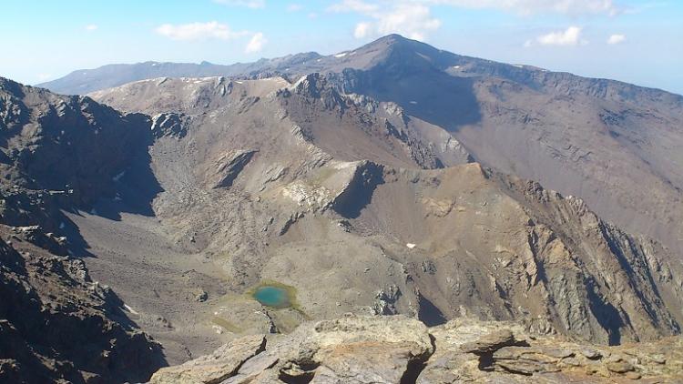 Sierra Nevada desde el pico de la Alcazaba.