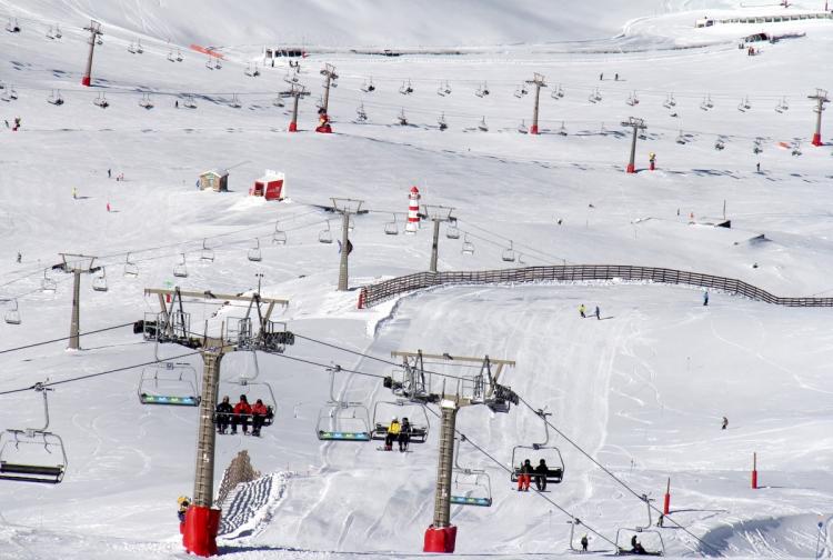 Espléndida primera jornada de esquí en Sierra Nevada. 