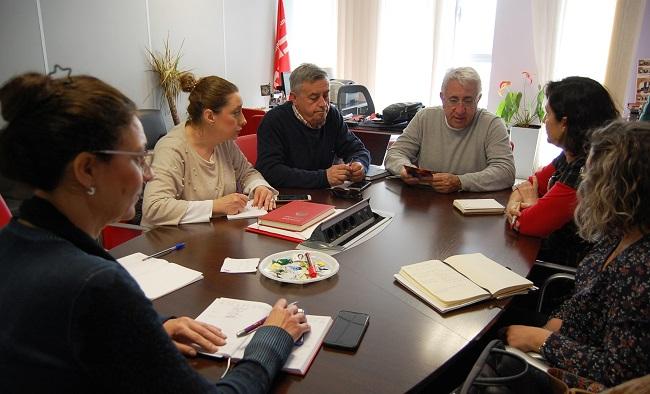 Reunión entre representantes de CCOO y UGT y Podemos.