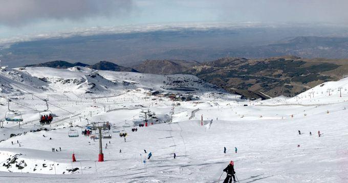 Aspecto de la pistas de la zona del Veleta este domingo.