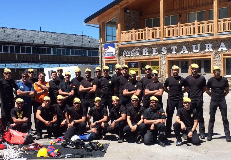 Foto de familia de la jornada en Sierra Nevada. Foto de familia de la jornada en Sierra Nevada.