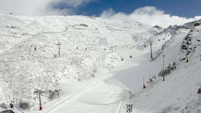 Espectacular aspecto que ofrece este jueves la estación de esquí.