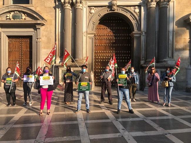 Representantes de CCOO en Plaza Nueva.