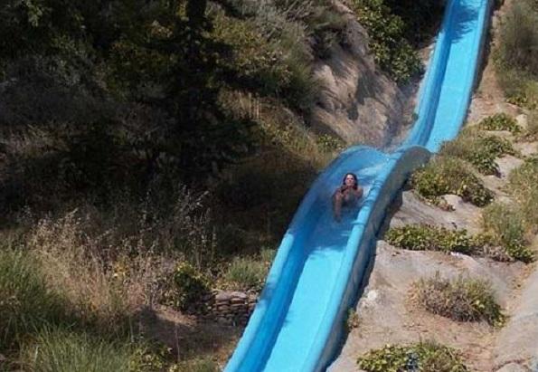 Uno de los toboganes de agua del parque.