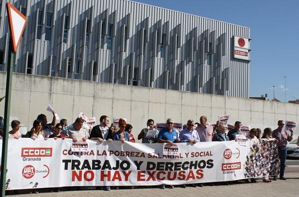 Concentración, este viernes, a las puertas del edificio sindical.