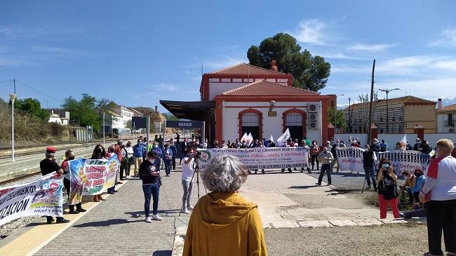 Concentración en la estación de Guadix.