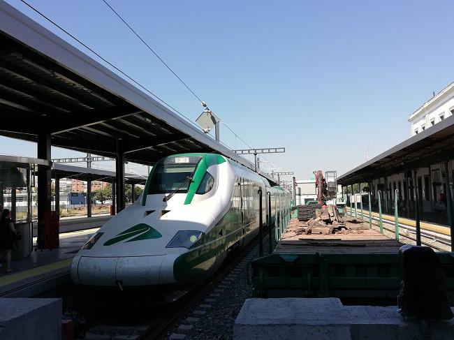 Tren laboratorio de Adif en la estación de Granada.
