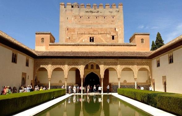 Turistas en la Alhambra. 